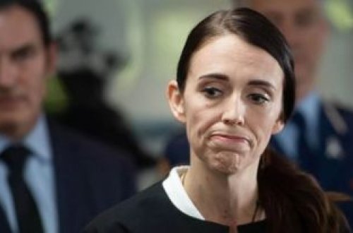 Yeni Zelandiya Baş nazirinin təhqiramiz çıxışının mətni hərracda 100 min dollara satıldı