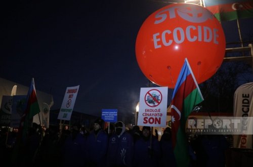 Xankəndi-Laçın yolundakı etirazçılar ekologiyanı qorumağa çağıran hava şarları qaldırıblar - YENİLƏNİB