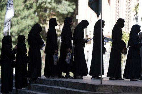 “Taliban” qadınların ali təhsil qadağasının dörd səbəbini açıqlayıb