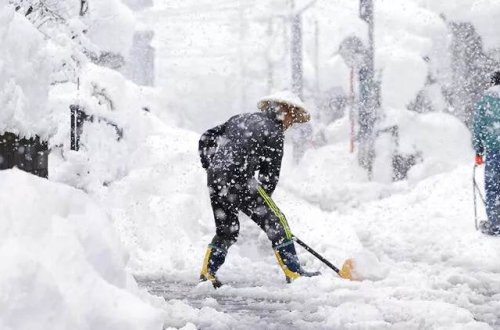 Yaponiyaya təsir edən güclü qarda insan itkiləri 8-ə yüksəlib