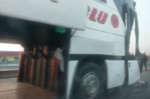 Bakı-Qazax yolunda sərnişin avtobusu yük maşını ilə toqquşub, xəsarət alanlar var