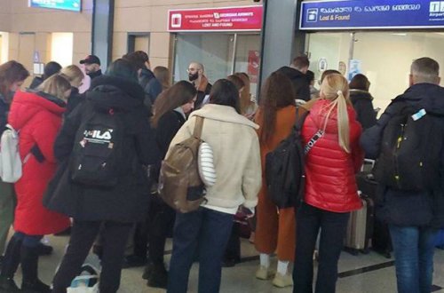 Özləri Tbilisiyə uçdu, baqajları Bakıda qaldı - Foto