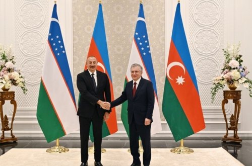 Şavkat Mirziyoyev İlham Əliyevə zəng edib