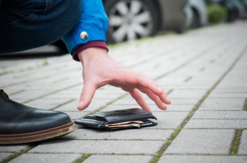 İtirdiyi bank kartından pul oğurlandı