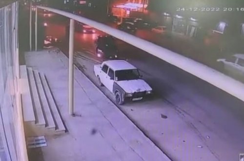 Bakıda nənə və nəvənin avtomobillə vurulmasının görüntüləri - ANBAAN VİDEO