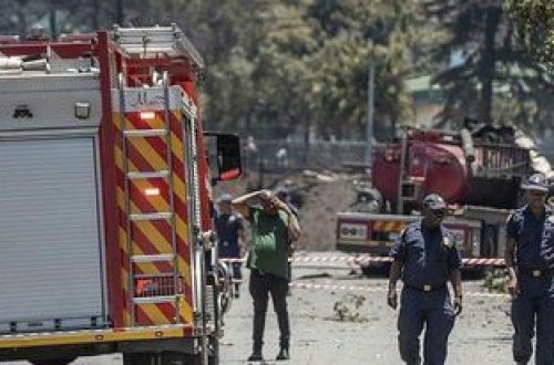 Cənubi Afrikada yanacaq tankerində partlayış: 10 ÖLÜ