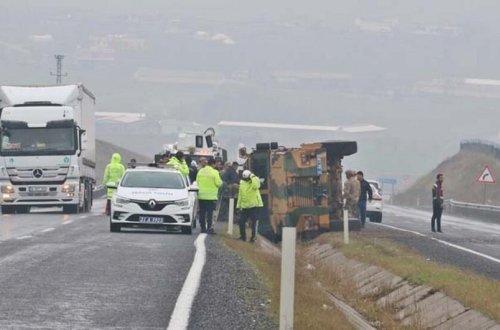 Türkiyədə zirehli avtomobil aşıb, 6 hərbçi yaralanıb