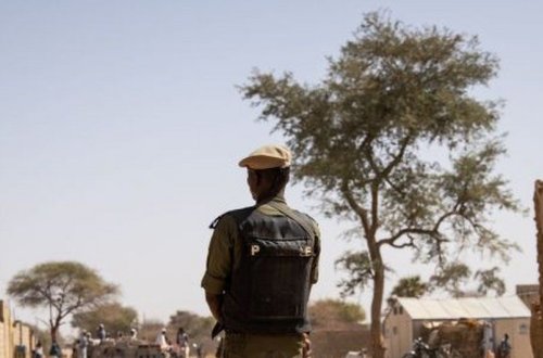 Burkina-Fasoda mikroavtobus minaya düşüb, azı 10 nəfər ölüb