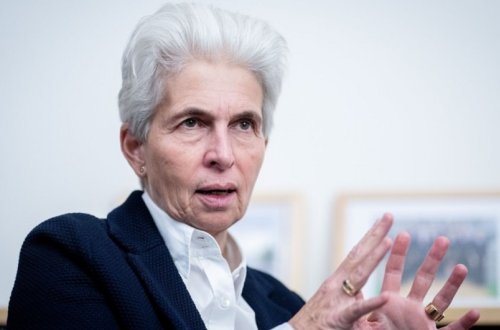 Bundestaq hökuməti Ukraynaya kömək üzrə uzunmüddətli strategiya hazırlamağa çağırıb