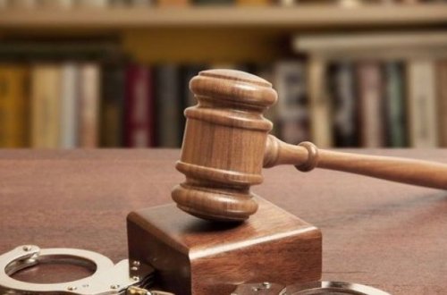 25 il axtarışda olan şəxs məhkəmə zalından azadlığa buraxıldı