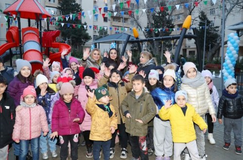 Leyla Əliyeva Bakıda “Bizim həyət” layihəsi çərçivəsində növbəti həyətin açılışında iştirak edib