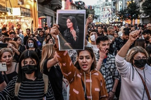 Fransada yaşayan iranlı bu səbəbdən intihar etdi