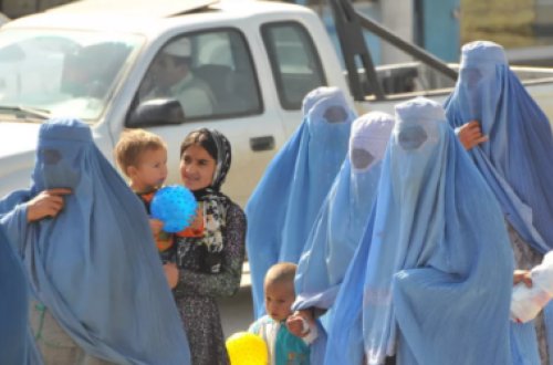 BMT TŞ “Taliban”ı qadınların universitetlərdə oxumasına icazə verməyə çağırıb