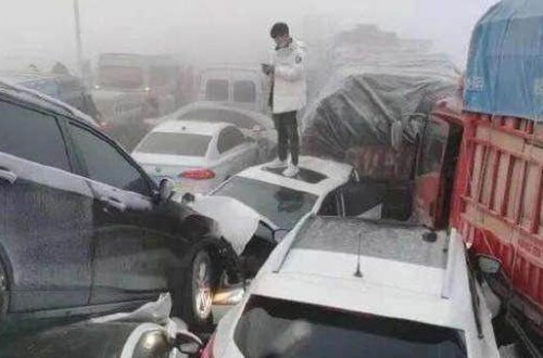 Çində 200 avtomobil toqquşub