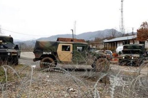 Serbiyada Kosovo sərhədində barrikada qurulub