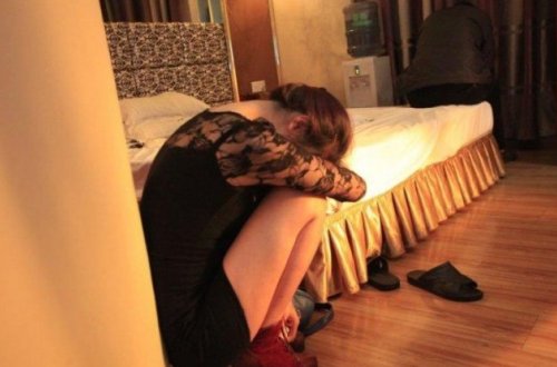 Masazırda sevgilisi ilə görüşən oğlan özünü eyvandan atdı – ŞOK SƏBƏB