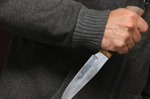 Bakıda dəhşət - Ər arvadının başını, özününsə damarını kəsib öldürdü