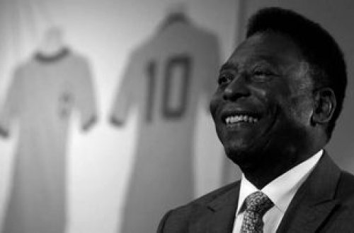 Dünya futbolunun əfsanəsi Pele 82 yaşında dünyasını dəyişib