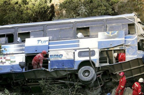 Boliviyada avtobus aşıb, azı 11 nəfər həlak olub