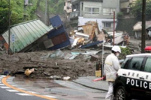 Yaponiyada torpaq sürüşməsi nəticəsində 10 ev dağılıb