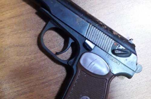 Gədəbəydə polis silahdan ehtiyatsız davranması nəticəsində xəsarət alıb