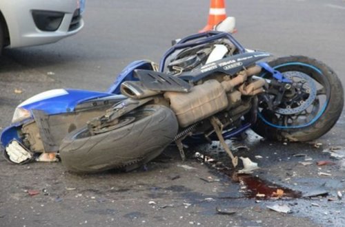 Gəncədə avtomobil motosikletçini vurub