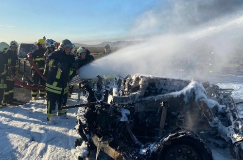 Qobustanda 3 avtomobil toqquşub, yanacaqdaşıyan maşın yanıb, ölən var - YENİLƏNİB-3