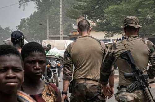 Burkina Fasoda tikilməkdə olan bina uçub: 7 ÖLÜ, 6 YARALI