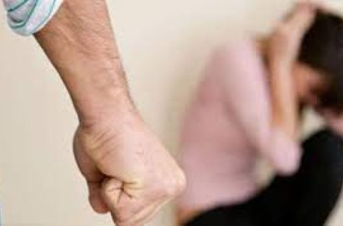 Qarpıza görə arvadını döyən şəxs: “Təpiklə ayağına bir neçə dəfə vurdum”