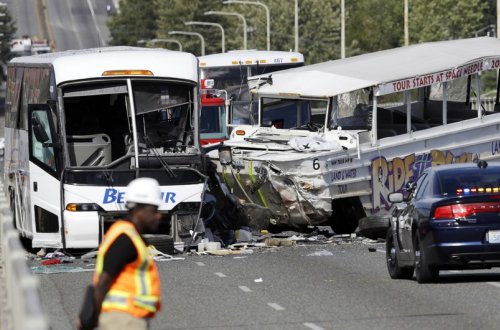 Nigeriyada mikroavtobusla yük maşını toqquşub, 18 nəfər ölüb