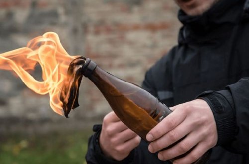 Rusiyada tələbələr çağırış məntəqəsini yandırmaq istədilər