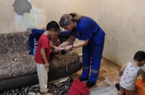 Qazaxıstanda beş yaşlı uşaq qardaşlarını ölümdən qurtardı - FOTO