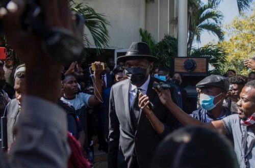 Haiti Senatının sədri silahlı hücum nəticəsində yaralanıb