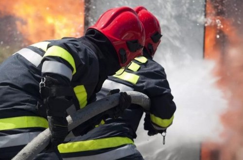 Bakıda tikinti materiallarının satışı mağazasında yanğın: YARALILAR VAR