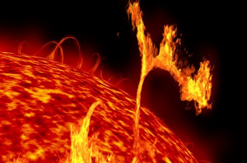 Günəşdə güclü partlayış baş verib