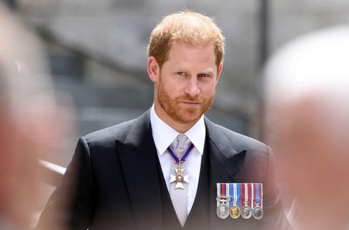 Мемуары принца Гарри появились в продаже в Великобритании