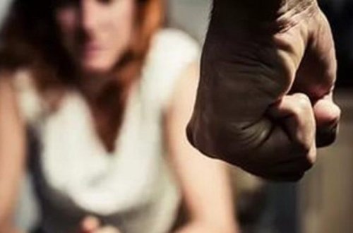 Bakıda əri tərəfindən döyülən qadının qolu sınıb