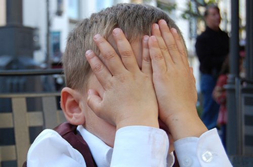 Rusiyada birinci sinif şagirdi müəllimini yaraladı