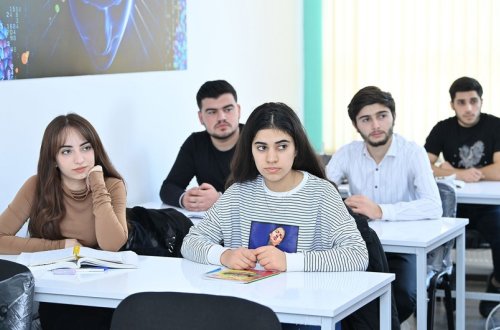 Ali məktəb tələbələri üçün Prezident təqaüdünün məbləği 275 manata qaldırılıb