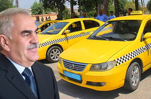 Vasif Talıbova etiraz edən kişi taksi sürücüsü qadın həmkarı tərəfindən ağacla döyüldü (VİDEO)