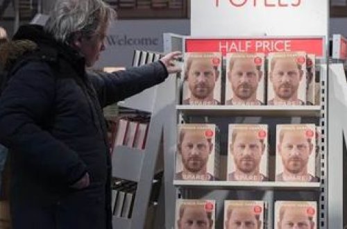 Şahzadə Harrinin kitabı ilk gündə 1,4 milyon satıldı