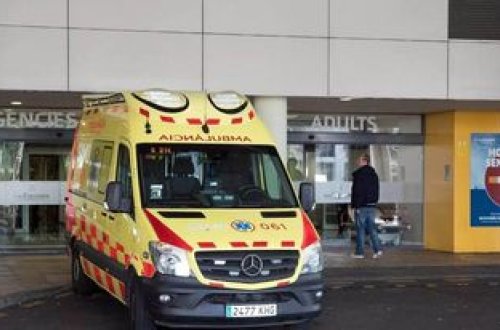 Uelsdə 17 saat təcili yardım gözləyən xəstə dünyasını dəyişib