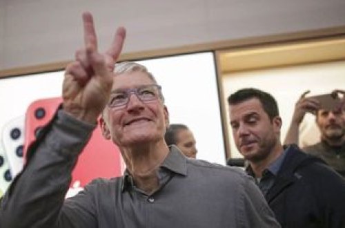 “Apple” şirkətinin rəhbəri Tim Kuk maaşını 40 faiz azaltdı