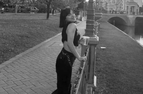 İşə getmək üçün evindən çıxan gənc qız amansızcasına qətlə yetirildi