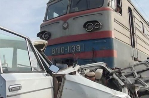 Bakıda qatar avtomobillə toqquşdu - Xəsarət alan var