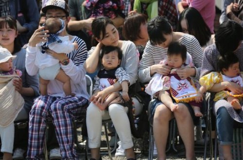 Bu ölkədə doğulan hər ikinci uşağa dövlət qayğı göstərəcək