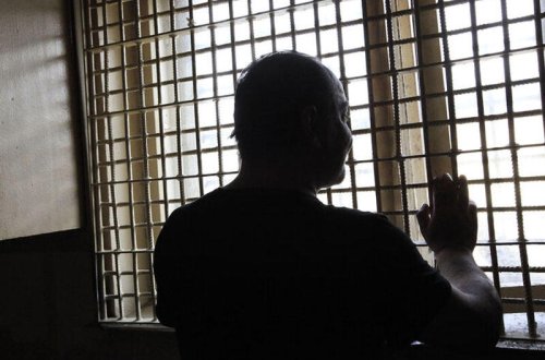 Anasını öldürmə səbəbi dəhşətə gətirir - Bir kağıza görə...