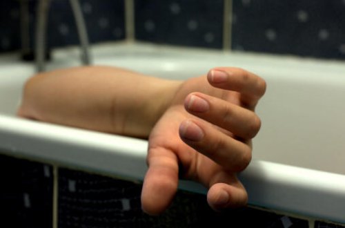 Bakıda 43 yaşlı qadın çimərkən öldü