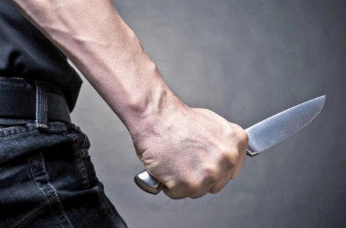 Psixiatrik xəstəxanadan qayıdan şəxs əmisini ona 