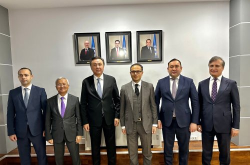 Ramil Həsənə Kubanıçbek Ömüralıyev tərəfindən xüsusi mükafat təqdim edilib